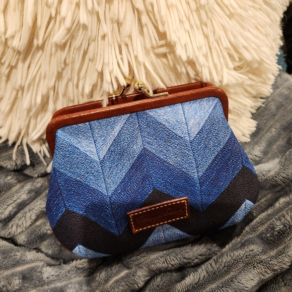 Dooney & Burke lg coin purse (matching wallet cross body sold separately) - Picture 3 of 3